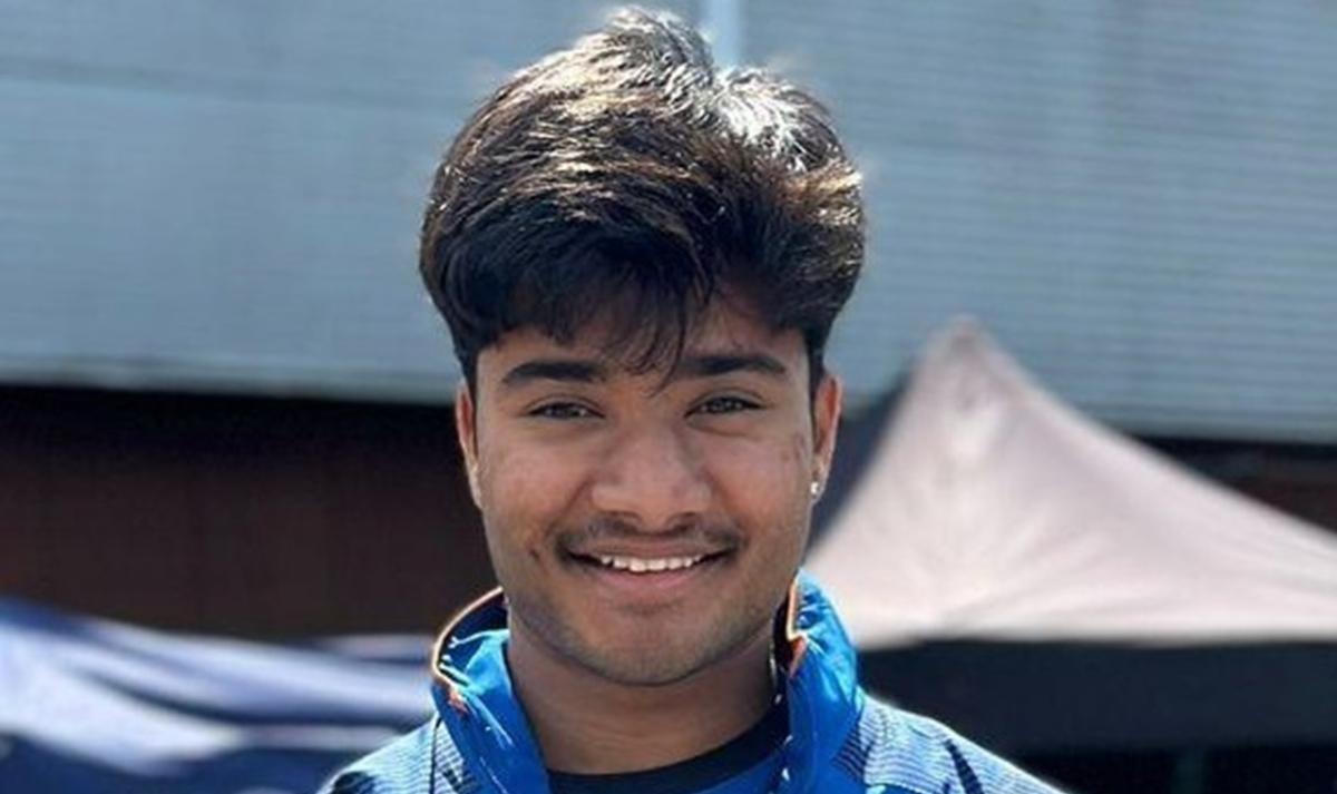 டெஃப்​ ஒலிம்​பிக்ஸ் போட்​டி​யில் தங்​கம் வென்​ற இந்​திய துப்​பாக்​கிச் ​சுடு​தல் வீரர் தனுஷ் ஸ்ரீகாந்த்!!