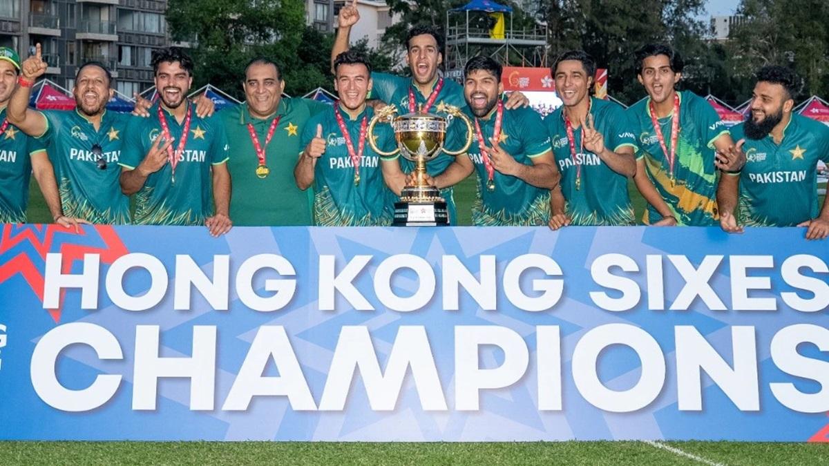 ஹாங்​காங் சிக்​ஸஸ் கிரிக்​கெட் போட்​டி​யில் பாகிஸ்​தான் அணி 43 ரன்​கள் வித்​தி​யாசத்​தில் குவைத் அணியை வீழ்த்தி சாம்​பியன்!!
