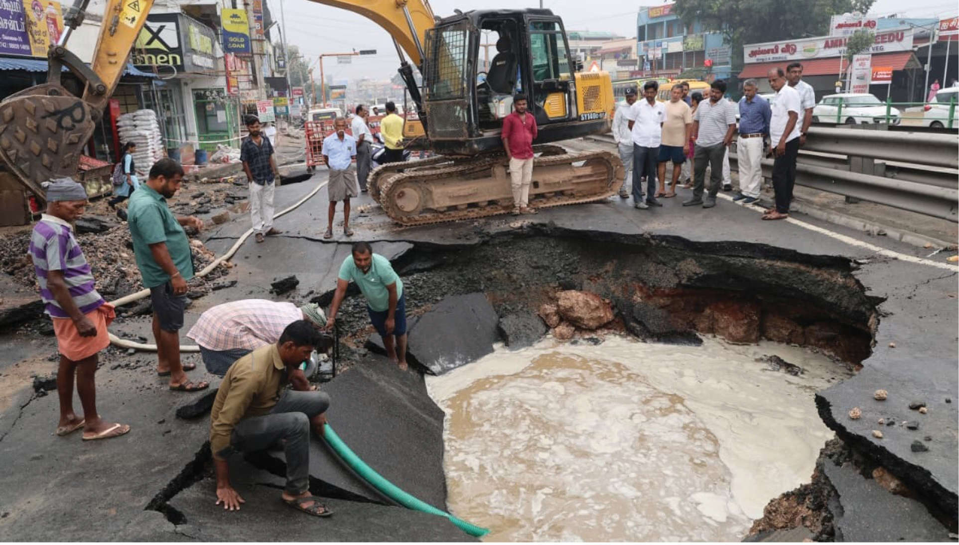 கோவை மாநகராட்சி வடக்கு மண்டலம்‌ சத்தி சாலை, சரவணம்பட்டி பகுதியில்‌ பில்லூர்‌ -2 குடிநீர்‌ திட்டத்தின்‌ கீழ்‌ பிரதான குழாயில்‌ உடைப்பு ஏற்பட்டுள்ளதை, சீர்‌ செய்யும்‌ பணியினை மாநகராட்சி கமிஷனர் மா.சிவகுரு பிரபாகரன்‌ நேரில்‌ பார்வையிட்டு ஆய்வு மேற்கொண்டு, குழாய்‌ உடைப்பு சரி செய்யும்‌ பணிகளை விரைவாக மேற்கொள்ள அலுவலர்களுக்கு அறிவுறுத்தினார்‌. உடன்‌ மண்டல தலைவர்‌ வே.கதிர்வேல்‌, உதவி செயற்பொறியாளர்‌ சத்தியமூர்த்தி, மாமன்ற உறுப்பினர்‌ சிவா (எ) பழனிசாமி, உதவி பொறியாளர்கள்‌ நாசர்‌, சரண்யா மற்றும்‌ மாநகராட்சிஅலுவலர்கள்‌ உள்ளனர்‌.