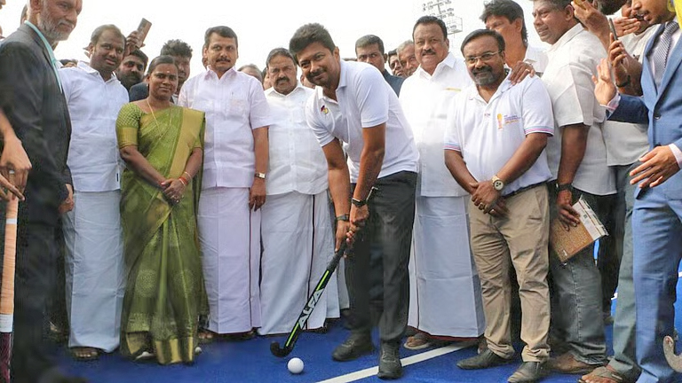 கோவை ஆர்.எஸ்.புரம் மாநக ராட்சிப் பள்ளி வளாகத்தில் ரூ.9.67 கோடி மதிப்பில் கட்டப்பட்ட ஹாக்கி மைதானம் – திறந்து வைத்த துணை முதல்வர் உதயநிதி ஸ்டாலின் !!