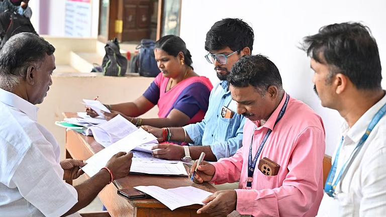 கோவை மாவட்டத்தில் 6 லட்சம் வாக்காளர்கள் நீக்கப்பட உள்ளனர்!!