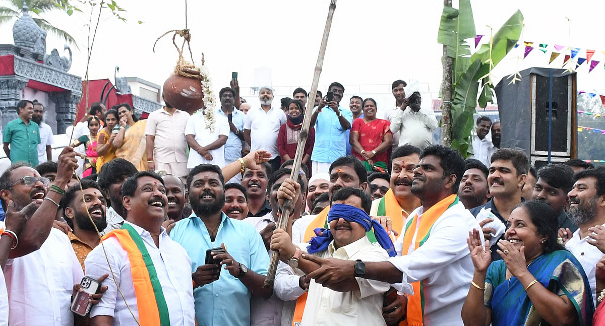 பாஜக சார்பில் வடவள்ளியில், ’நம்ம ஊரு மோடி பொங்கல்’ – தமிழர் பாரம்பரிய உடையான பட்டு வேஷ்டி, சட்டை அணிந்து பங்கேற்ற நிதின் நபின்!!