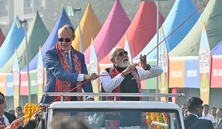 அகம​தா​பாத்​தில் பிரதமர் மோடி​யும் அதிபர் பிரட்​ரிக்​கும் இன்று சந்​தித்து ஆலோ​சனை!!