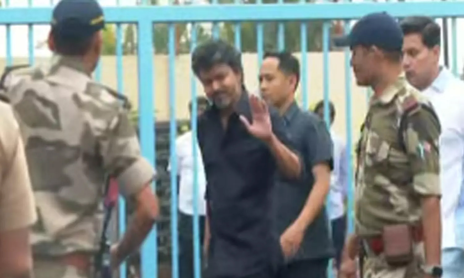 சி.பி.ஐ. விசாரணைக்கு ஆஜராக டெல்லி சென்ற த.வெ.க. தலைவர் விஜய்!!