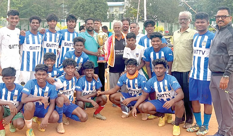 பள்ளிகள் இடையிலான கால்பந்து:      ஜிஎம்​டிடிவி மேல்​நிலைப்​பள்ளி அணி சாம்பியன்!!