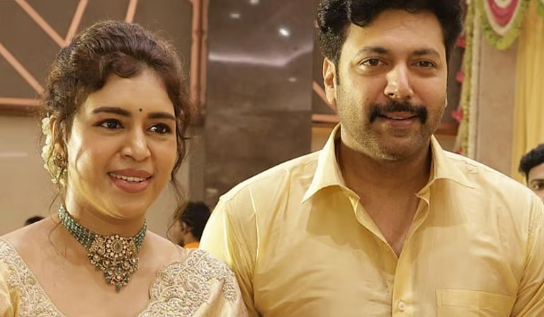 ‘பராசக்தி’யில் ரவி மோகன் தான் நம்பர் ஒன்: கெனிஷா கருத்து !!