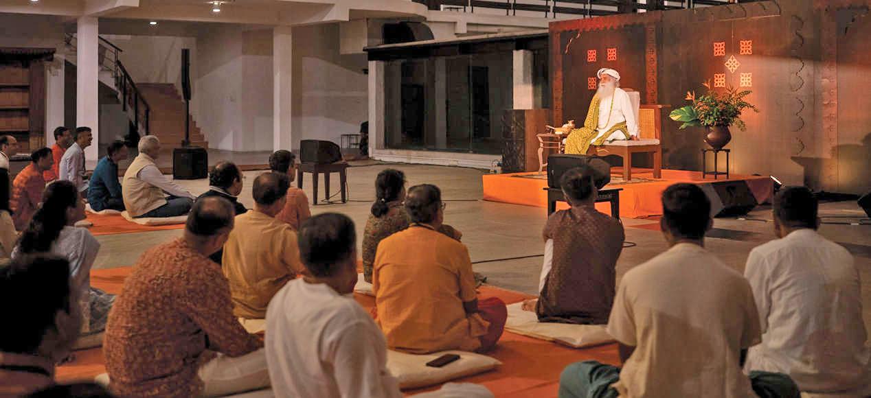 ஈஷாவில் அரசு உயர் அதிகாரிகளுக்கு யோகா, தலைமைத்துவ பயிற்சி