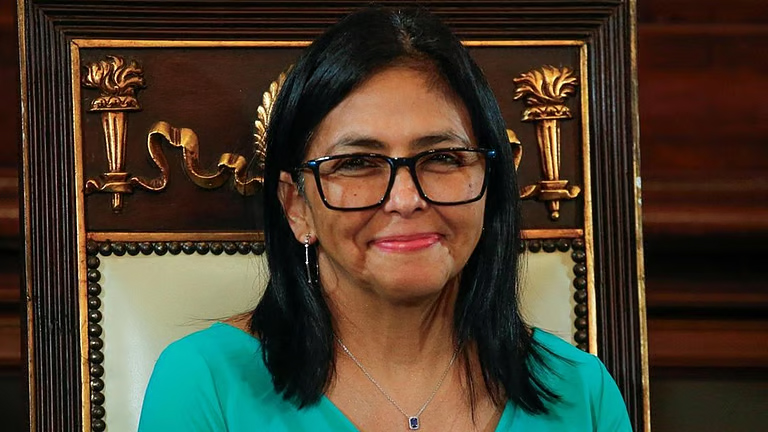 இடைக்கால அதிபராக வெனிசுலா  டெல்சி பதவியேற்பு!!