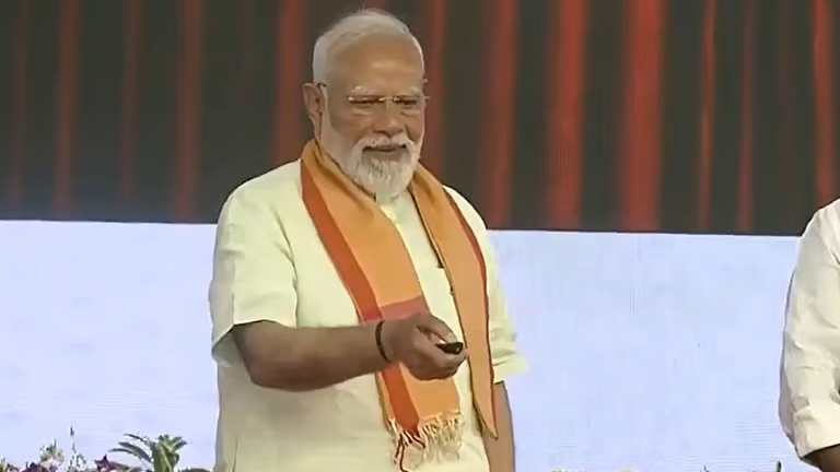 தமிழகத்​தில் ரூ.378 கோடி​யில் 8 அம்​ரித் பாரத் நிலை​யங்​கள் திறப்பு மற்​றும் கடற்​கரை – எழும்​பூர் 4-வது பாதை நாட்​டுக்கு அர்ப்​பணிப்பு – தொடங்கி வைத்​த பிரதமர் மோடி!!