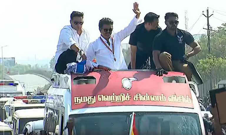 விஜயை பார்க்க கொளுத்தும் வெயிலில் காத்திருந்த 15 பேர் மயக்கம்!!