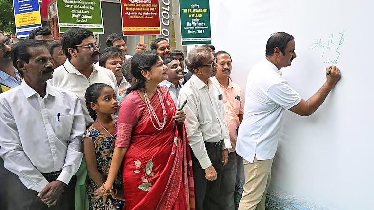 பள்ளிக்கரணை சதுப்பு நிலத்தை காப்பதற்கான கையெழுத்து இயக்கத்தை தொடங்கி வைத்த பாமக தலைவர் அன்புமணி!!!